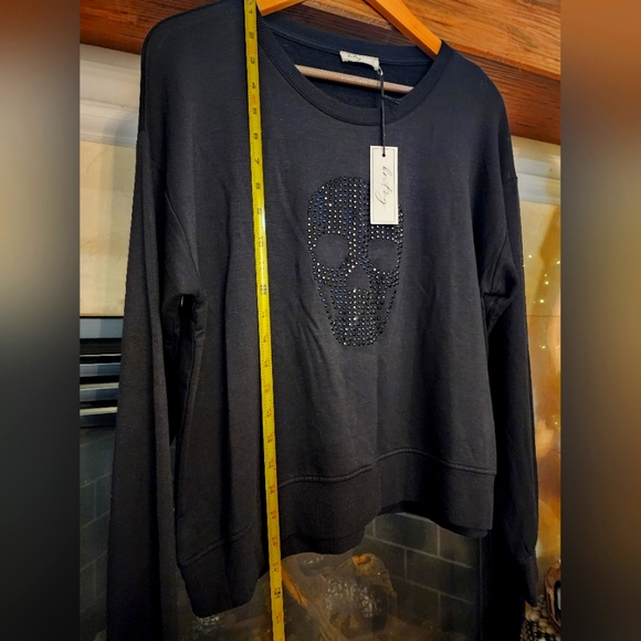NWT Black Rhinestone Skull Longsleeve - Picture 7 of 8